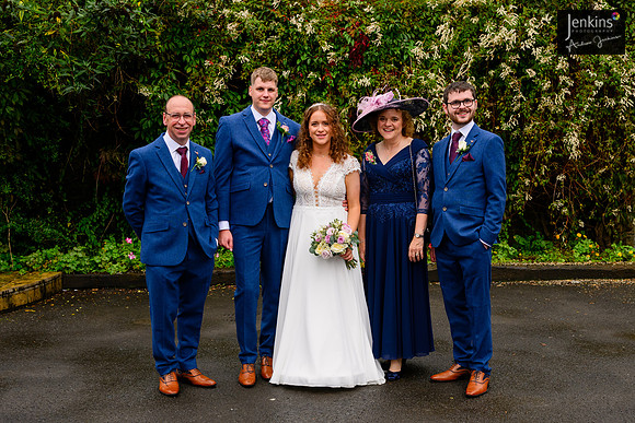 369 Lizzie & Peter_wedding-z