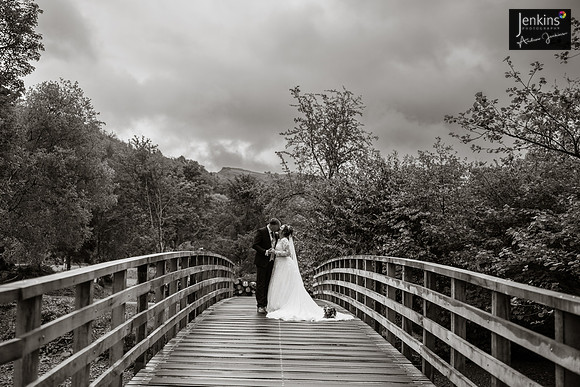 Leanne & Richard 575_-z