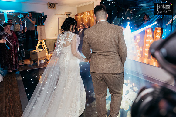 517- Nic & Beth-z