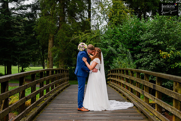 317 Lizzie & Peter_wedding-z