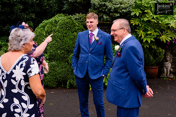054 Lizzie & Peter_wedding-z