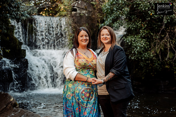 102_Sarah & Sian-z