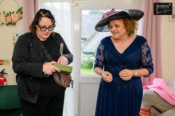 075 Lizzie & Peter_wedding-z