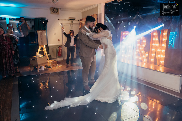 523- Nic & Beth-z