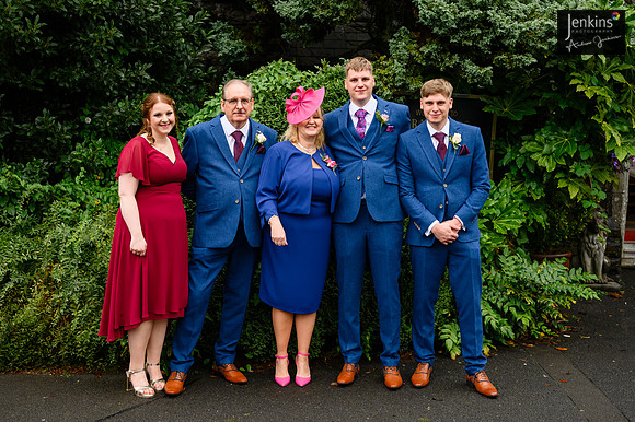 085 Lizzie & Peter_wedding-z