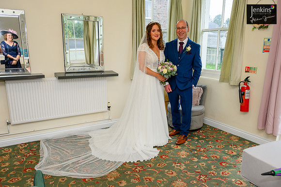 103 Lizzie & Peter_wedding-z