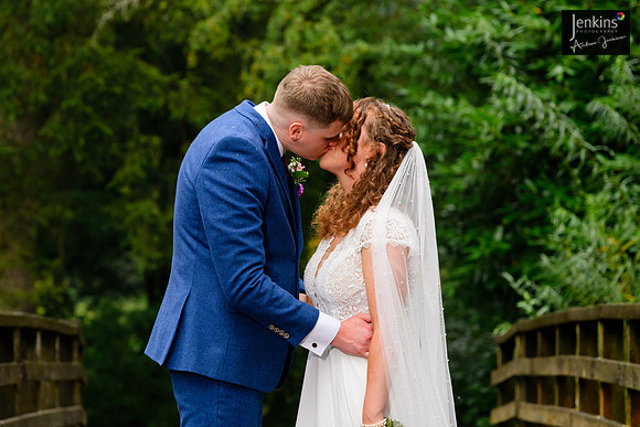 313 Lizzie & Peter_wedding-z