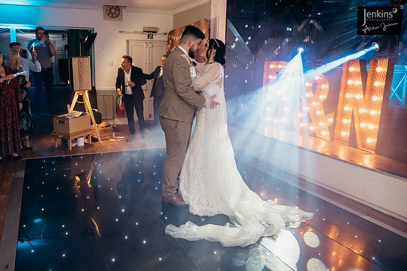 527- Nic & Beth-z
