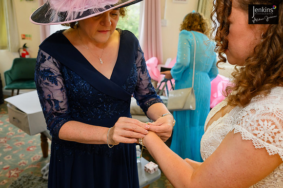 073 Lizzie & Peter_wedding-z