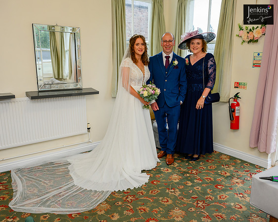 109 Lizzie & Peter_wedding-z