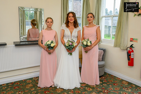 114 Lizzie & Peter_wedding-z