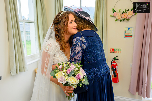 126 Lizzie & Peter_wedding-z