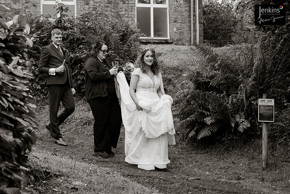 281 Lizzie & Peter_wedding-z