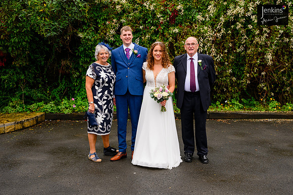 375 Lizzie & Peter_wedding-z