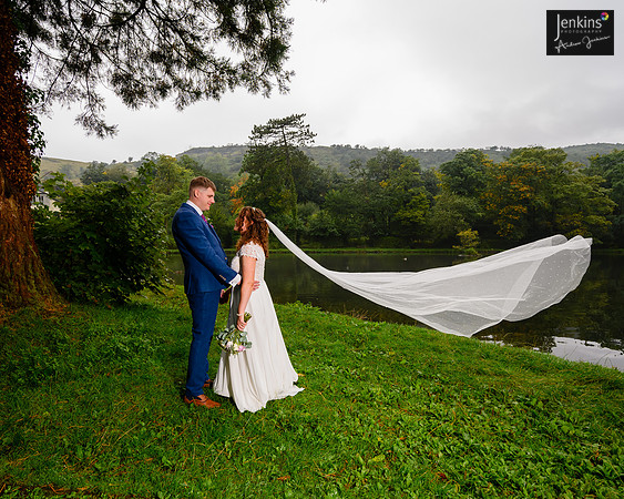 295 Lizzie & Peter_wedding-z