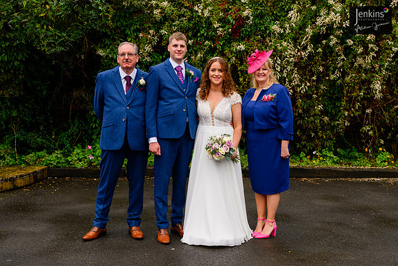 357 Lizzie & Peter_wedding-z