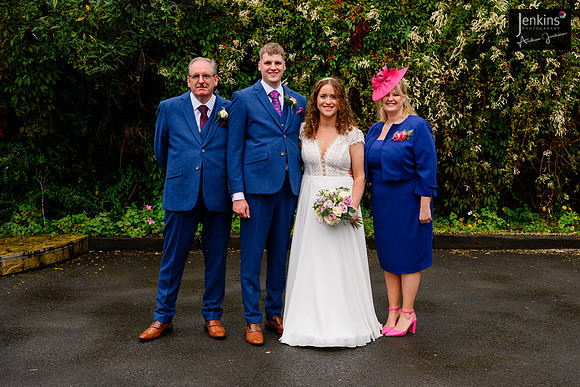 358 Lizzie & Peter_wedding-z