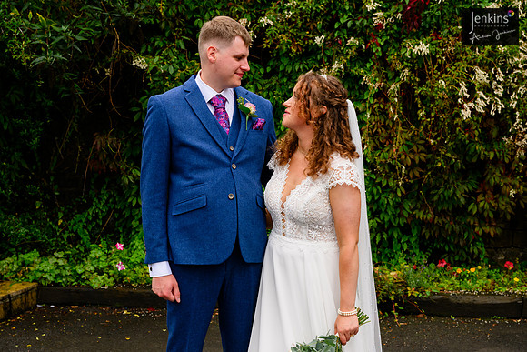 384 Lizzie & Peter_wedding-z