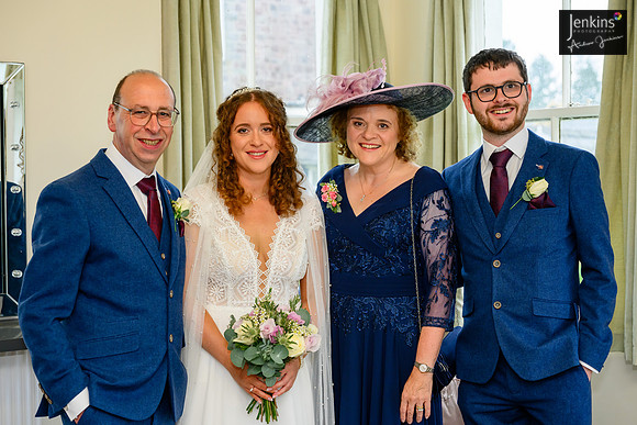 117 Lizzie & Peter_wedding-z
