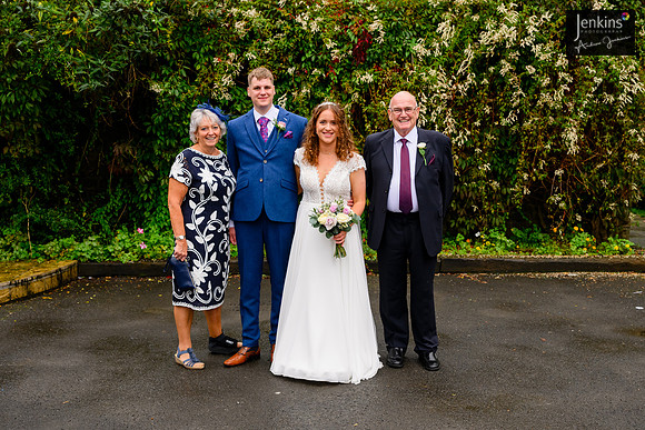 376 Lizzie & Peter_wedding-z