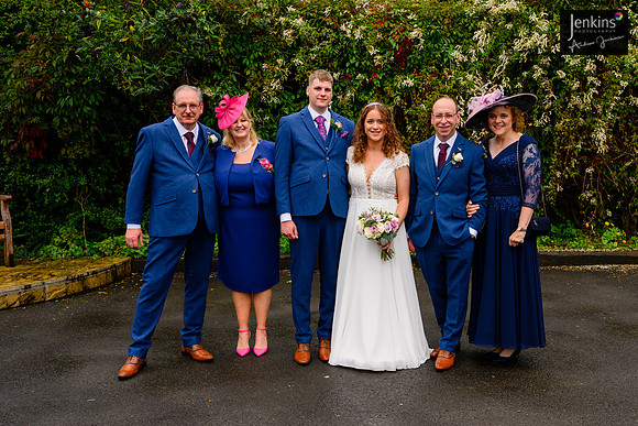 364 Lizzie & Peter_wedding-z