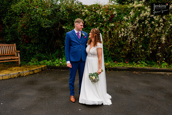 385 Lizzie & Peter_wedding-z