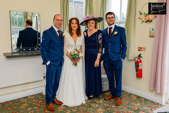 119 Lizzie & Peter_wedding-z