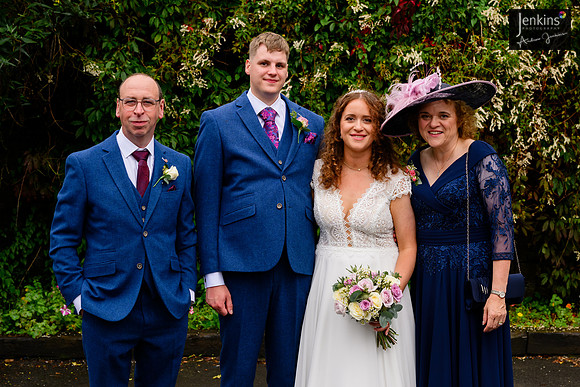 368 Lizzie & Peter_wedding-z